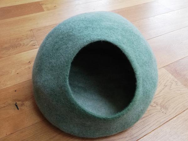 Felted wool cat cave cocoon Himalaya - Forest Green - hand made in Nepal