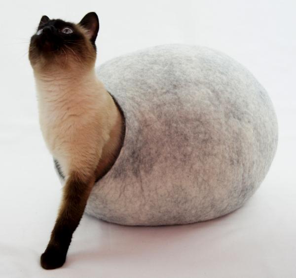 Felted wool cat cave Cocoon  Kivikis SNOW WHITE
