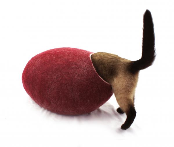 Felted wool cat cave cocoon Kivikis BURGUNDY