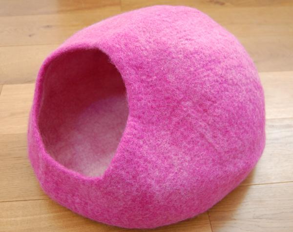 Felted wool cat cave cocoon Himalaya - Pink - hand made in Nepal