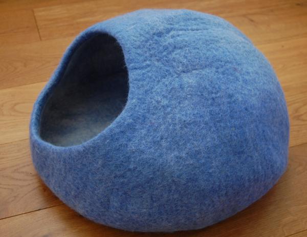 Felted wool cat cave cocoon Himalaya - Blue - hand made in Nepal